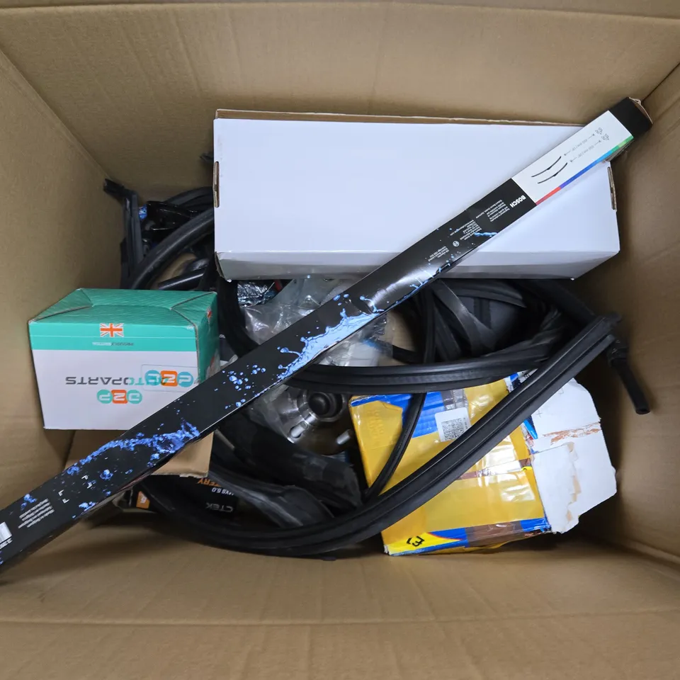 APPROXIMATELY 8 ASSORTED VEHICLE PARTS & ACCESSORIES TO INCLUDE BOSCH AEROTWIN A 864 S, AUTO LOCK, STIHL 2-IN-1 FILE HOLDER, ETC - COLLECTION ONLY