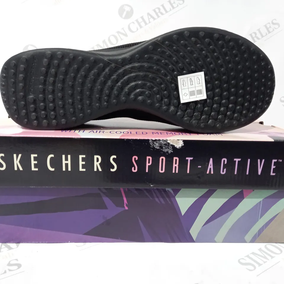 BOXED PAIR OF SKECHERS SLIP-ON SHOES IN BLACK UK SIZE 6