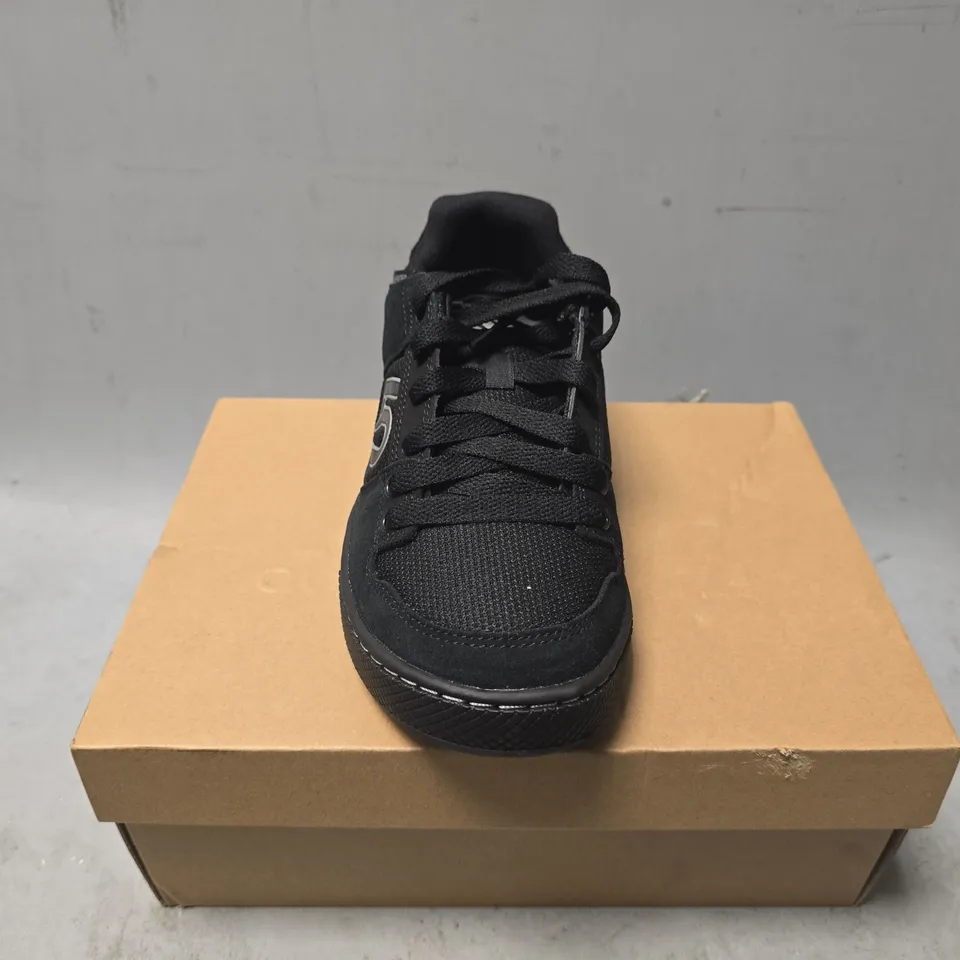 BOXED PAIR OF ADIDAS FREERIDER SNEAKERS IN BLACK - UK 6