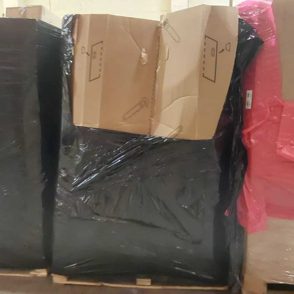 PALLET OF ASSORTED ITEMS INCLUDING: KIDS BALANCE BIKE, WATER TABLE, WOODEN TRIPOD EASEL, BLINDS, SHOE STORAGE BOX, KITCHEN STORAGE ECT