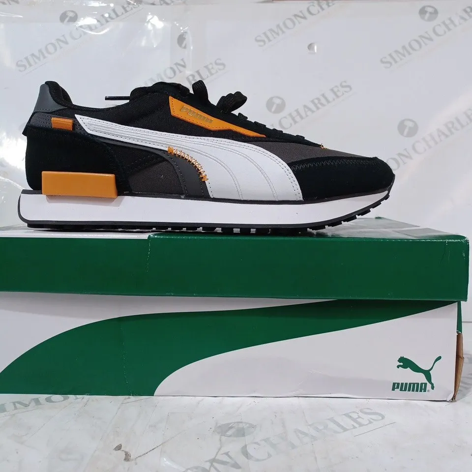 BOXED PAIR OF PUMA RIDER DISPLACED TRAINERS IN ASPHALT UK SIZE 9