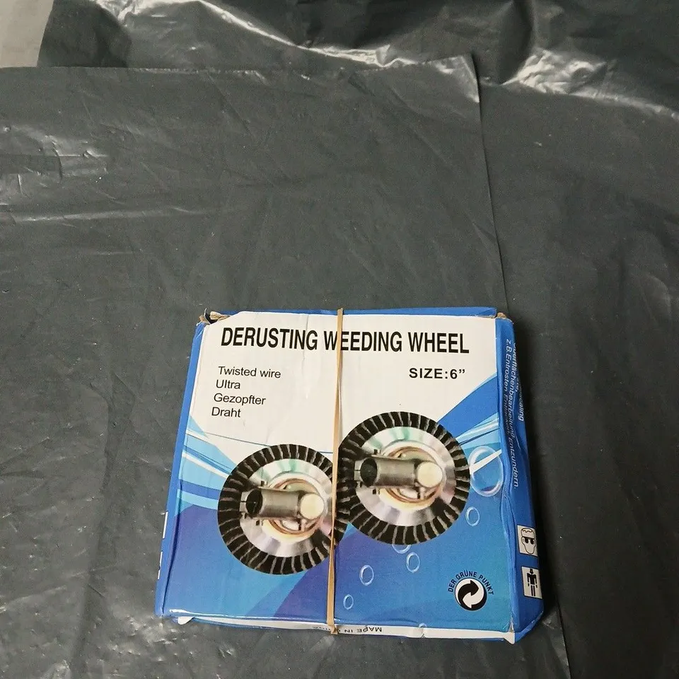 BOX OF APPROXIMATELY 15 ASSORTED HOUSEHOLD ITEMS INCLUDING DISHWASHER BLOCS , STACEY SOLOMAN NAPKINS AND DERUSTING WEEDING WHEEL 