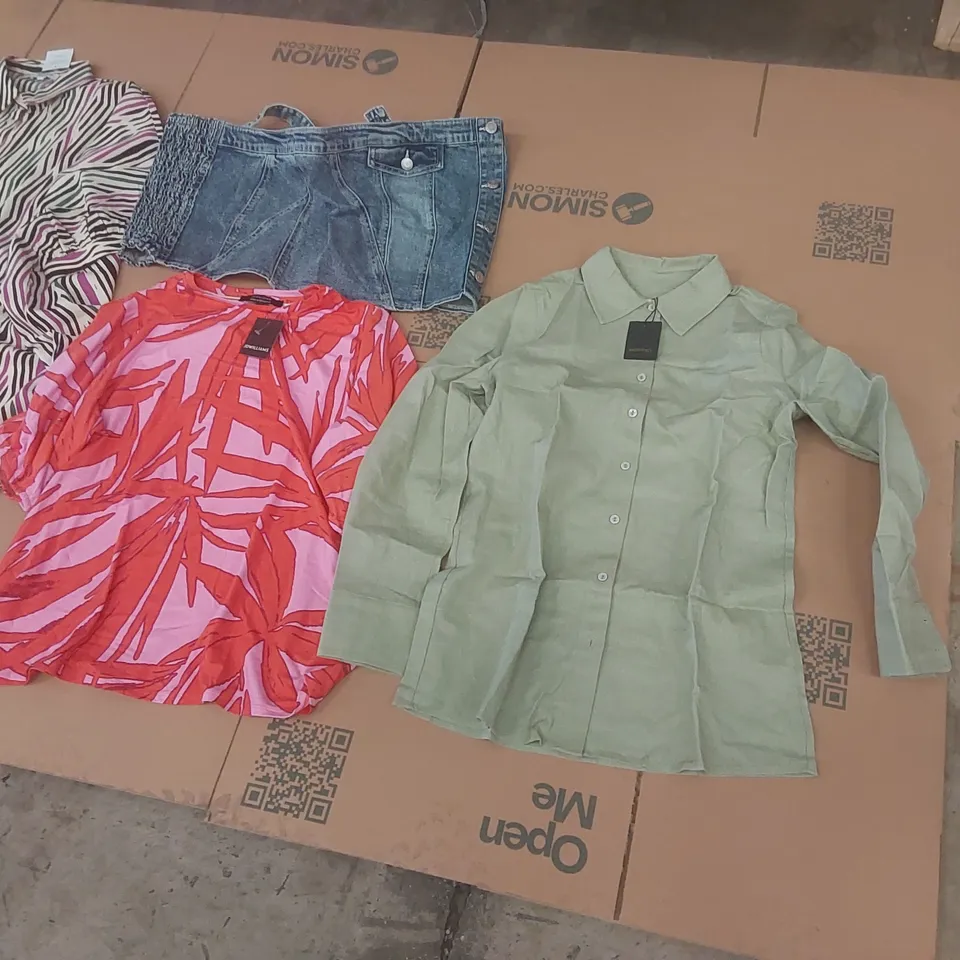 PALLET CONTAINING APPROXIMATELY 600x BRAND NEW ASSORTED DESIGNER CLOTHING ITEMS INCLUDING: ANTHOLOGY SHIRT, JD WILLIAMS TOPS, SIMPLY BE SKIRT ECT