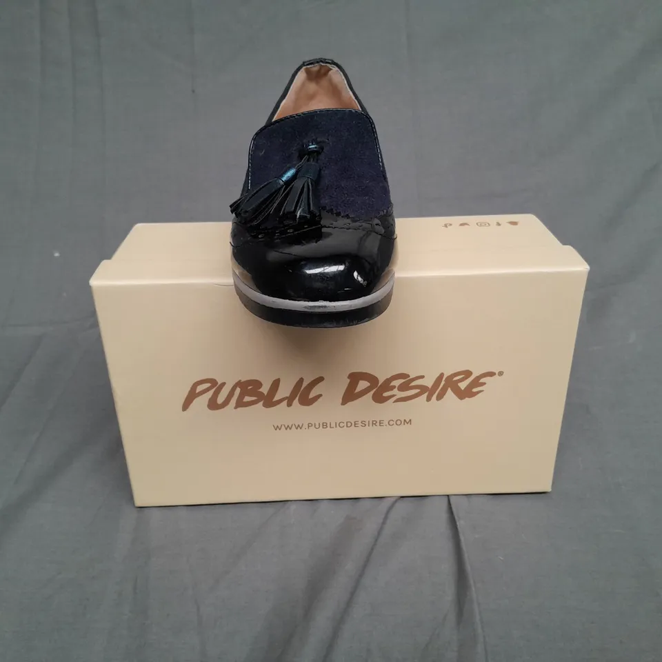 BOXED PAIR OF PUBLIC DESIRE NAVY/BLACK PUMP SIZE 5