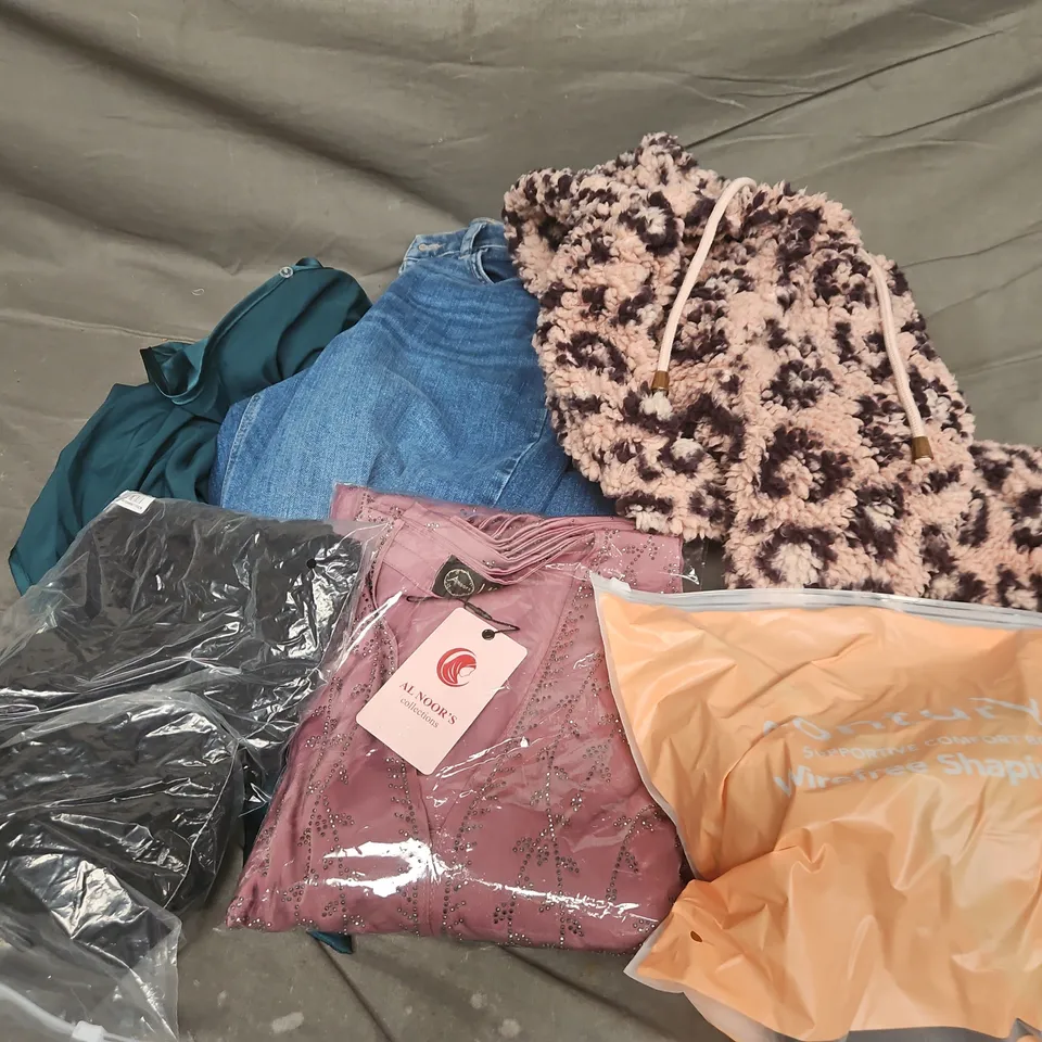 APPROXIMATELY 30 ASSORTED CLOTHING ITEMS IN VARIOUS SIZES, STYLES & COLOURS TO INCLUDE BRANDS SUCH AS CONTURVE, F&F, M&S, ETC - COLLECTION ONLY