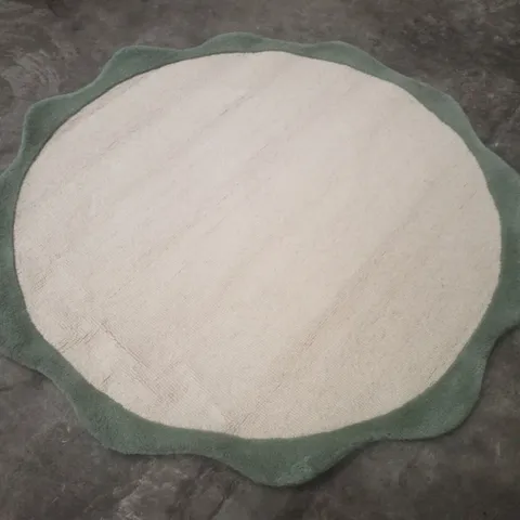 QUALITY DESIGNER AREA RUG APPROXIMATELY Ø130CM