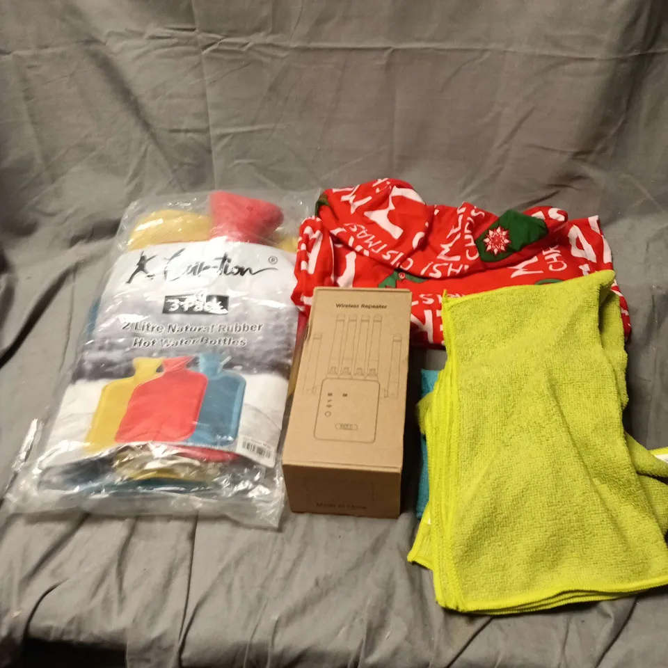 BOX OF APPROXIMATELY 30 ASSORTED HOUSEHOLD ITEMS TO INCLUDE HOT WATER BOTTLES, MERRY CHRISTMAS CHAIR/SEAT COVER, WIFI WIRELESS REPEATER, VARIOUS CLEANING CLOTHS ETC