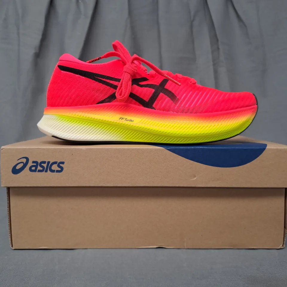 BOXED PAIR OF ASICS METASPEED SKY SHOES IN RED/YELLOW UK SIZE 5