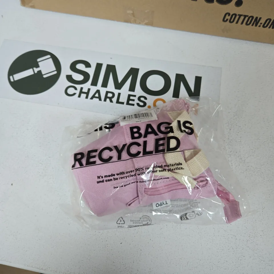 BOX OF APPROXIMATELY 15 ASSORTED CLOTHING ITEMS TO INCLUDE: POP IT TOTE BAG 