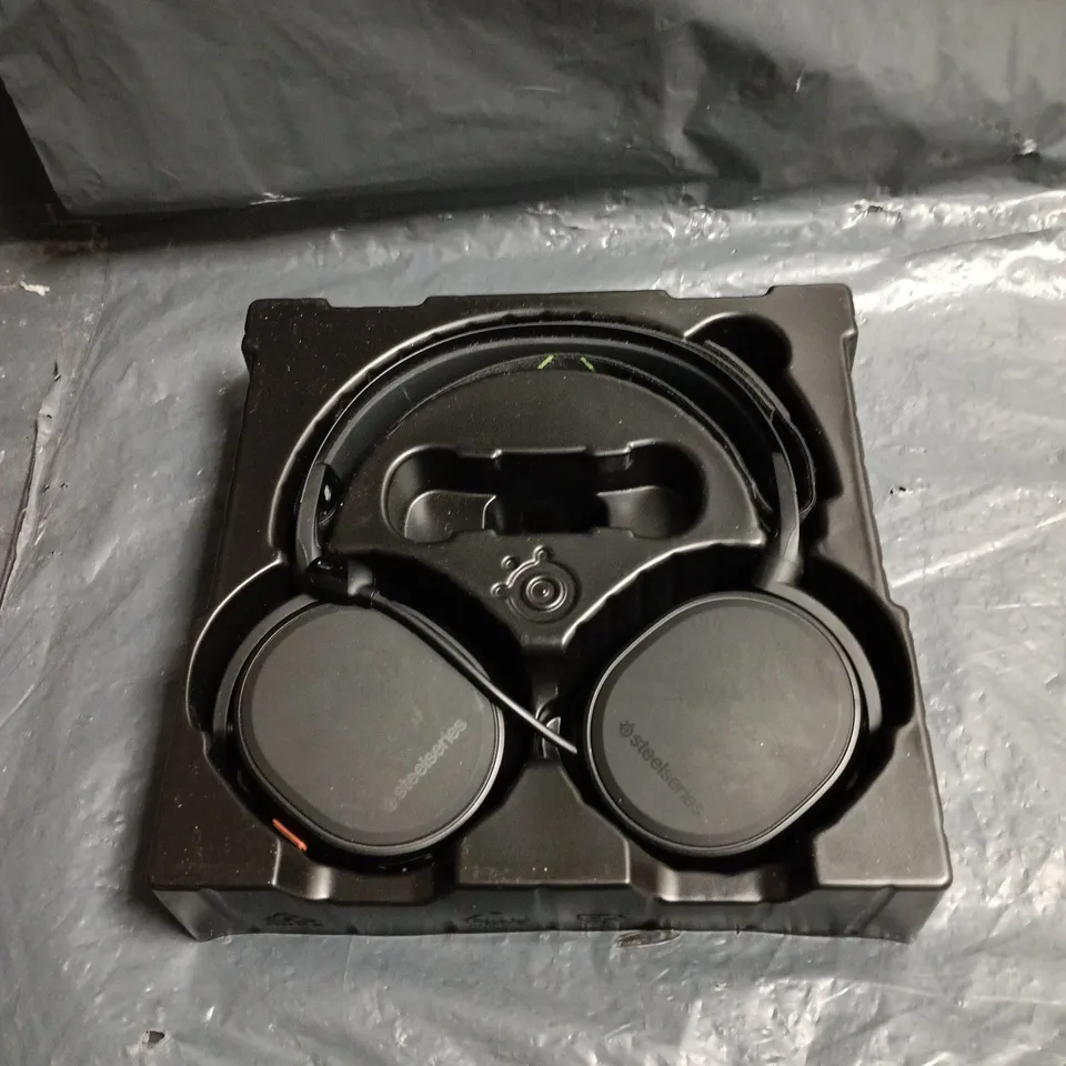 STEELSERIES ARCTIS 9X WIRELESS GAMING HEADSET – XBOX VERSION (BOXED)