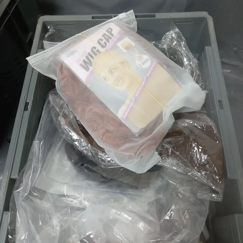 APPROXIMATELY 20 ASSORTED WIGS AND HAIR PIECES. VARIOUS COLOURS AND STYLES