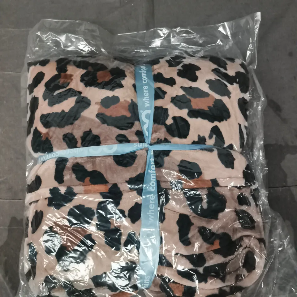 SEALED OODIE OVERSIZED HOODED BLANKET - LEOPARD