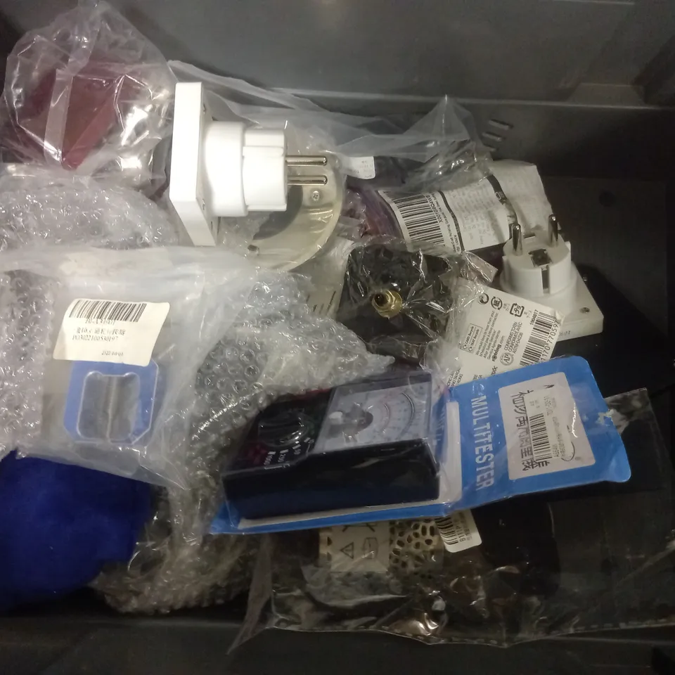 BOX OF APPROX 15 ASSORTED ITEMS TO INCLUDE - ECHO SPEED FEED 400 - WRITTEN IN THE STARS WAX CANDLE MELT - TRAVEL EU TO UK PLUG ECT