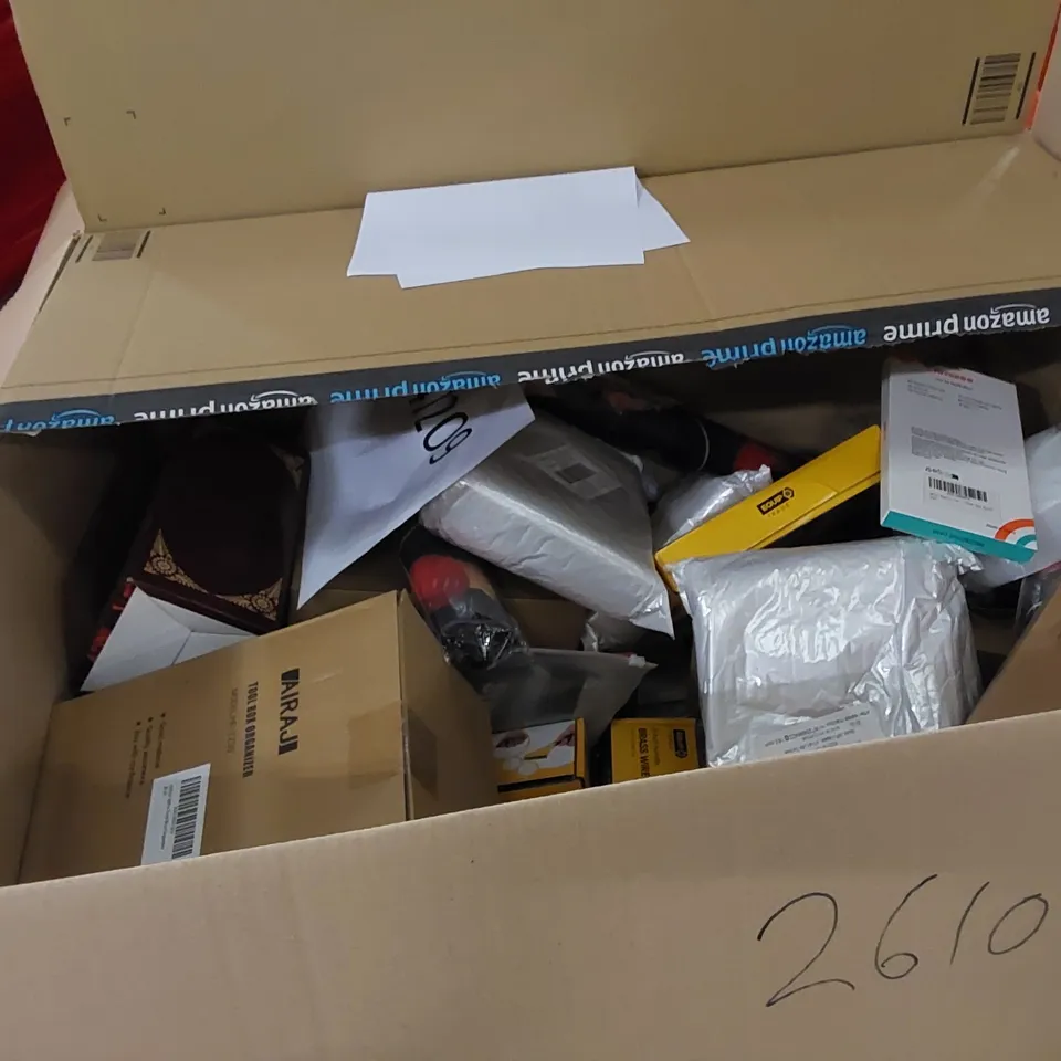 PALLET TO CONTAIN ASSORTED HOUSEHOLD ITEMS AND CONSUMER PRODUCTS. INCLUDING PHONE CASES, BRASS WIRE BRUSHES, WATERPROOF MASSAGE SHEET, MATTRESS COVER ETC