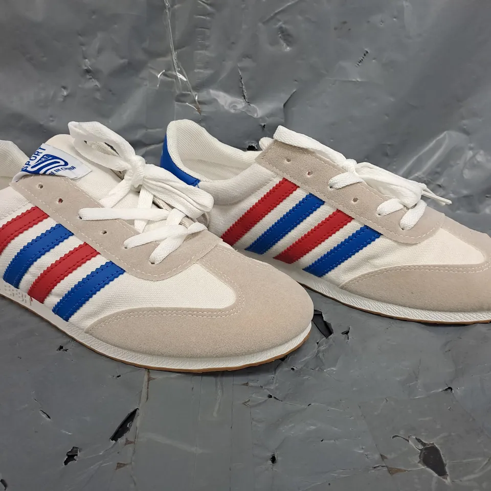 BOXED PAIR OF UNBRANDED SHOES IN WHITE/RED/BLUE SIZE EU 42