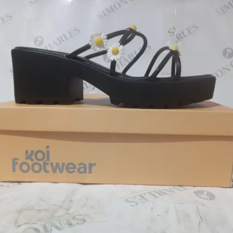 BRAND NEW BOXED PAIR OF KOI VEGAN LEATHER BLOOMING DAISY OASIS STRAPPY SLIDERS IN BLACK UK SIZE 10