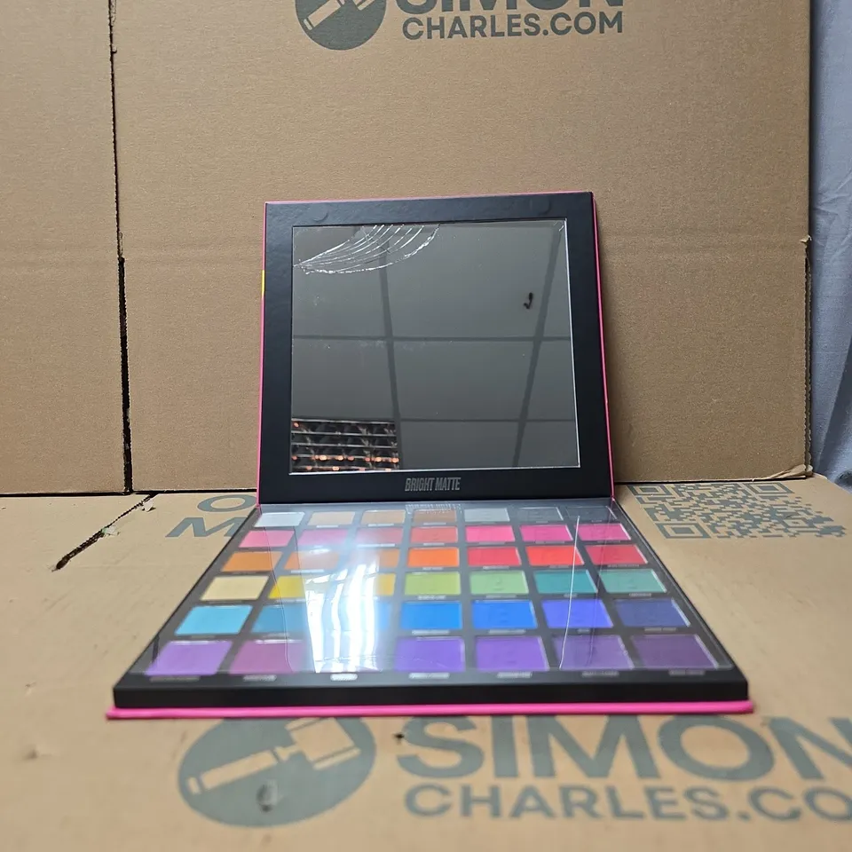 BEAUTY BAY BRIGHT MATTE 42 COLOUR PALETTE BOXE