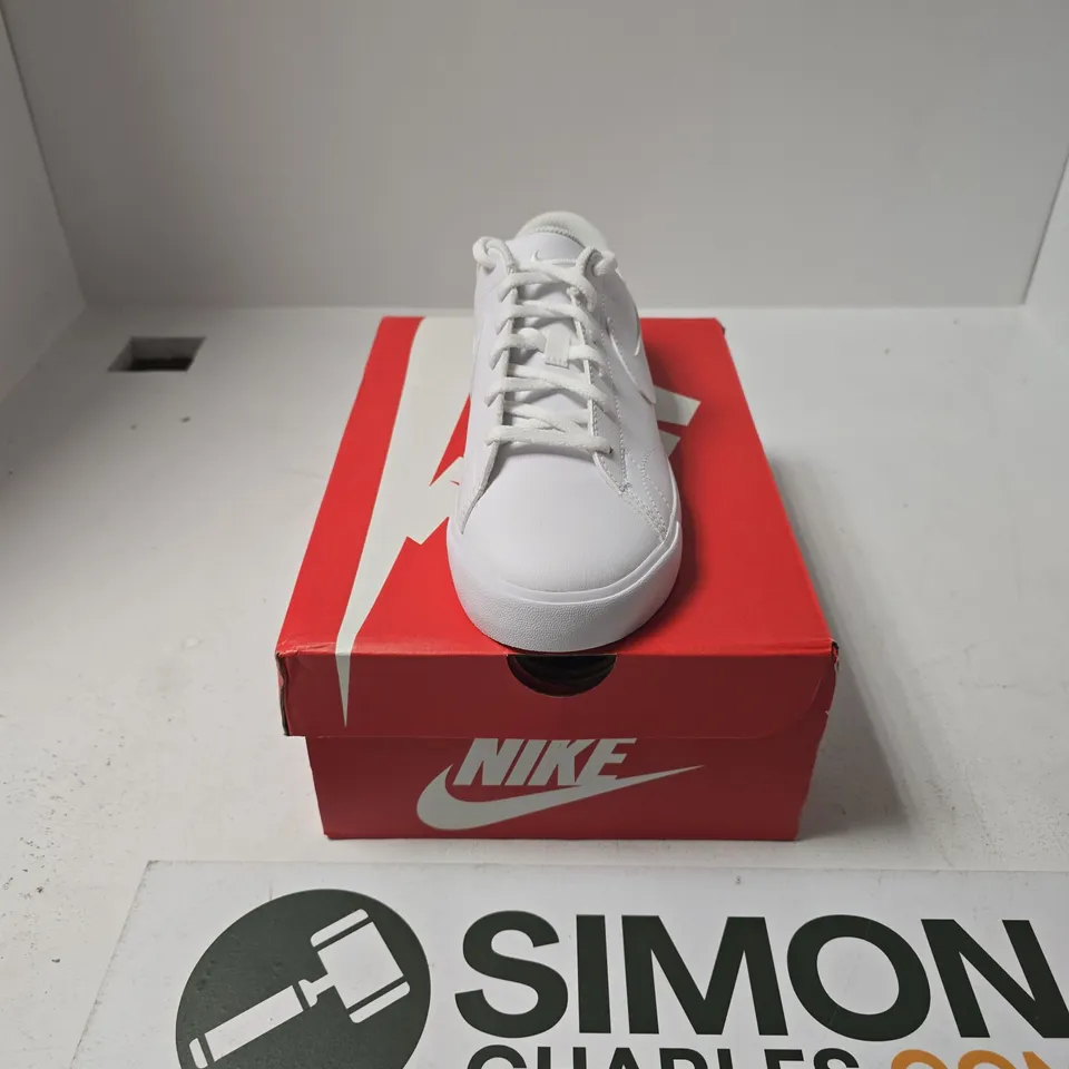 BOXED PAIR OF NIKE TENNIS ESSENTIAL SHOES SIZE 5.5