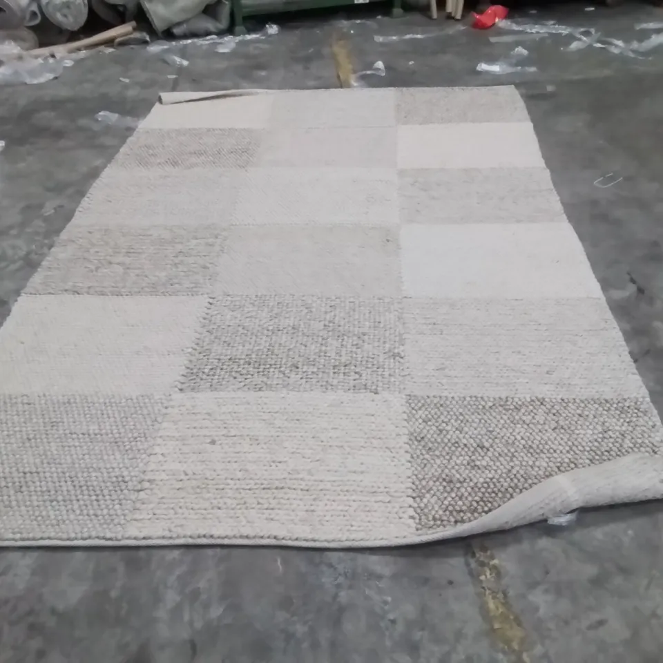 QUALITY DESIGNER AREA RUG - APPROXIMATELY 300X195