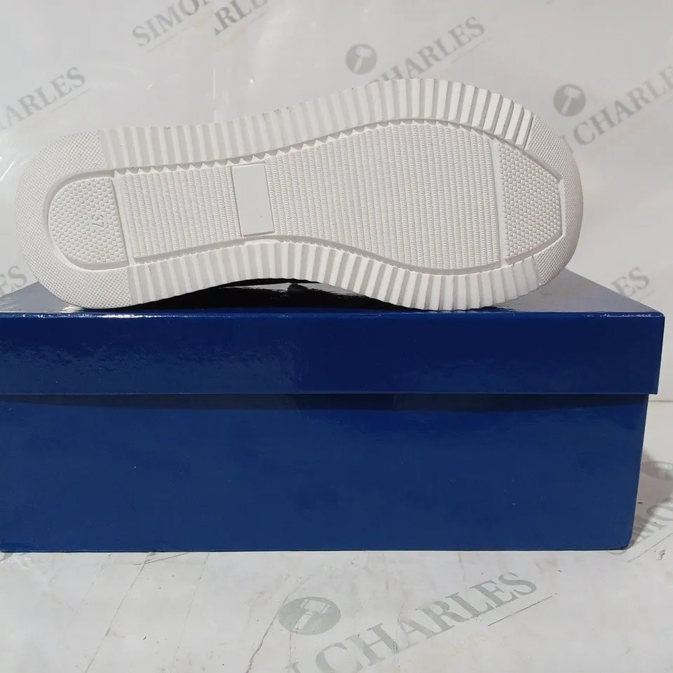 BOXED PAIR OFCARL SCARPA LINA LOAFERS IN NAVY EU SIZE 37