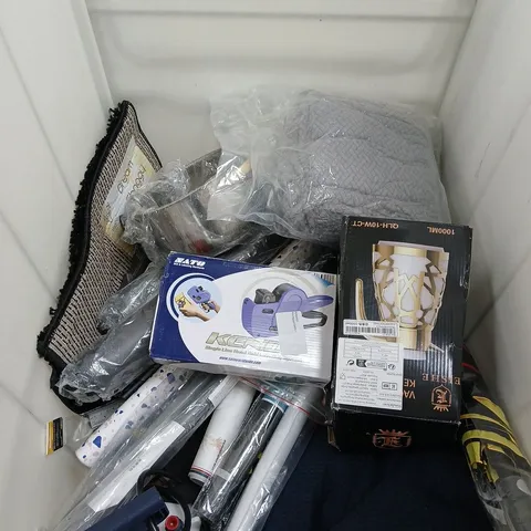 CAGE OF APPROXIMATELY 8 ASSORTED HOUSEHOLD ITEMS TO INCLUDE - WALLPAPER, UMBRELLA, SHAGGY RUG, AND TAPE GUN ETC. - COLLECTION ONLY 
