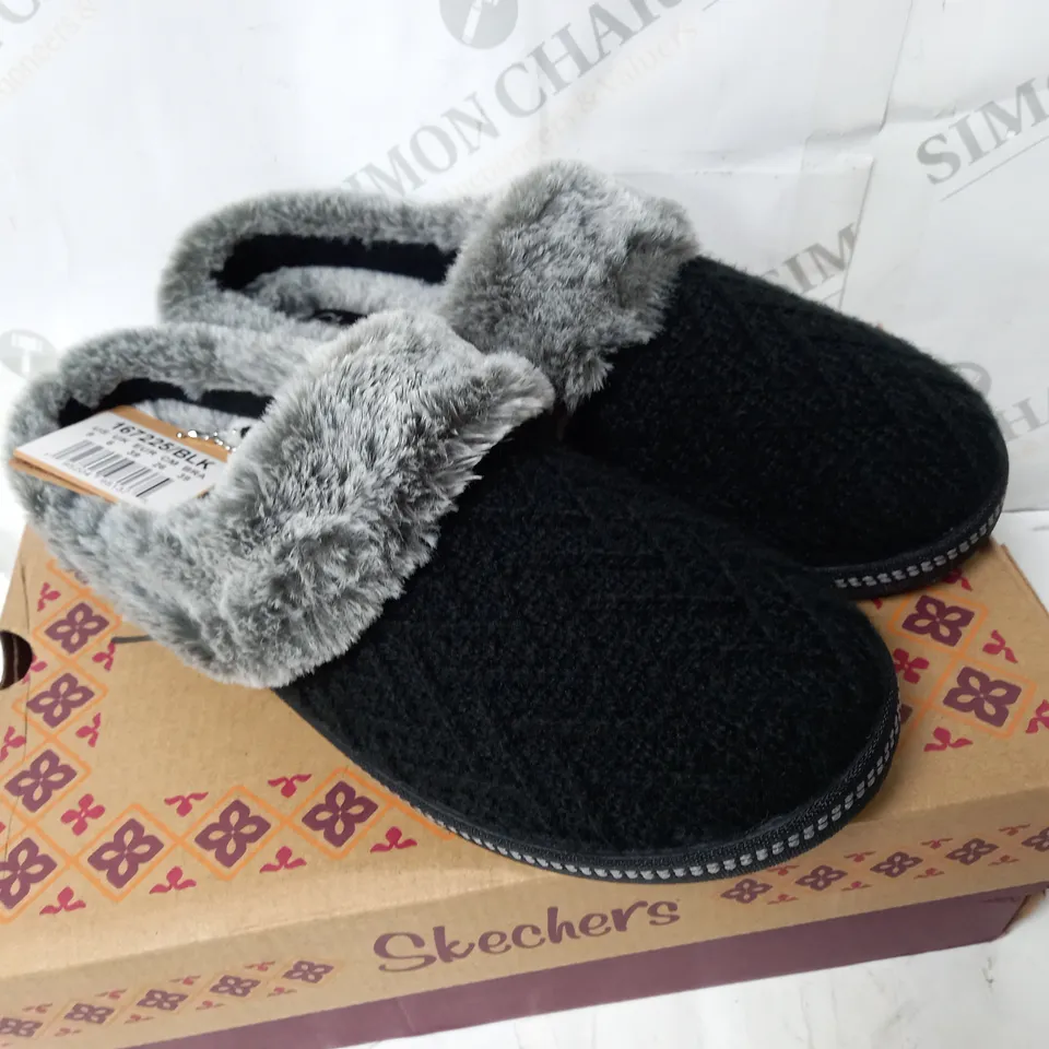 BOXED SKECHERS COZY CAMPFIRE SWEATER KNIT OPEN BACK SLIPPERS, BLACK - SIZE 6