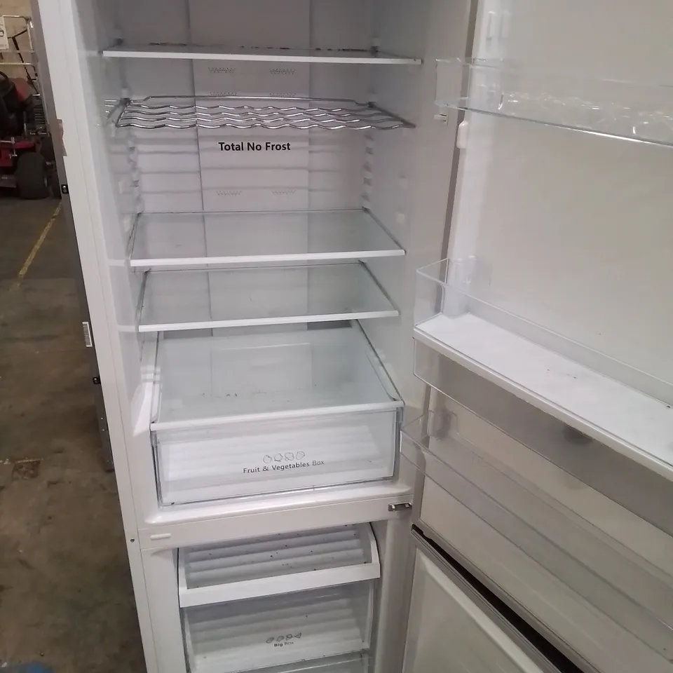 HISENSE RB390N4WW1 FREESTANDING 60/40 FRIDGE FREEZER 300 LITRE CAPACITY TOTAL NO FROST NON-PLUMBED WATER DISPENSER - WHITE - F RATED - 60CM.  COLLECTION ONLY 