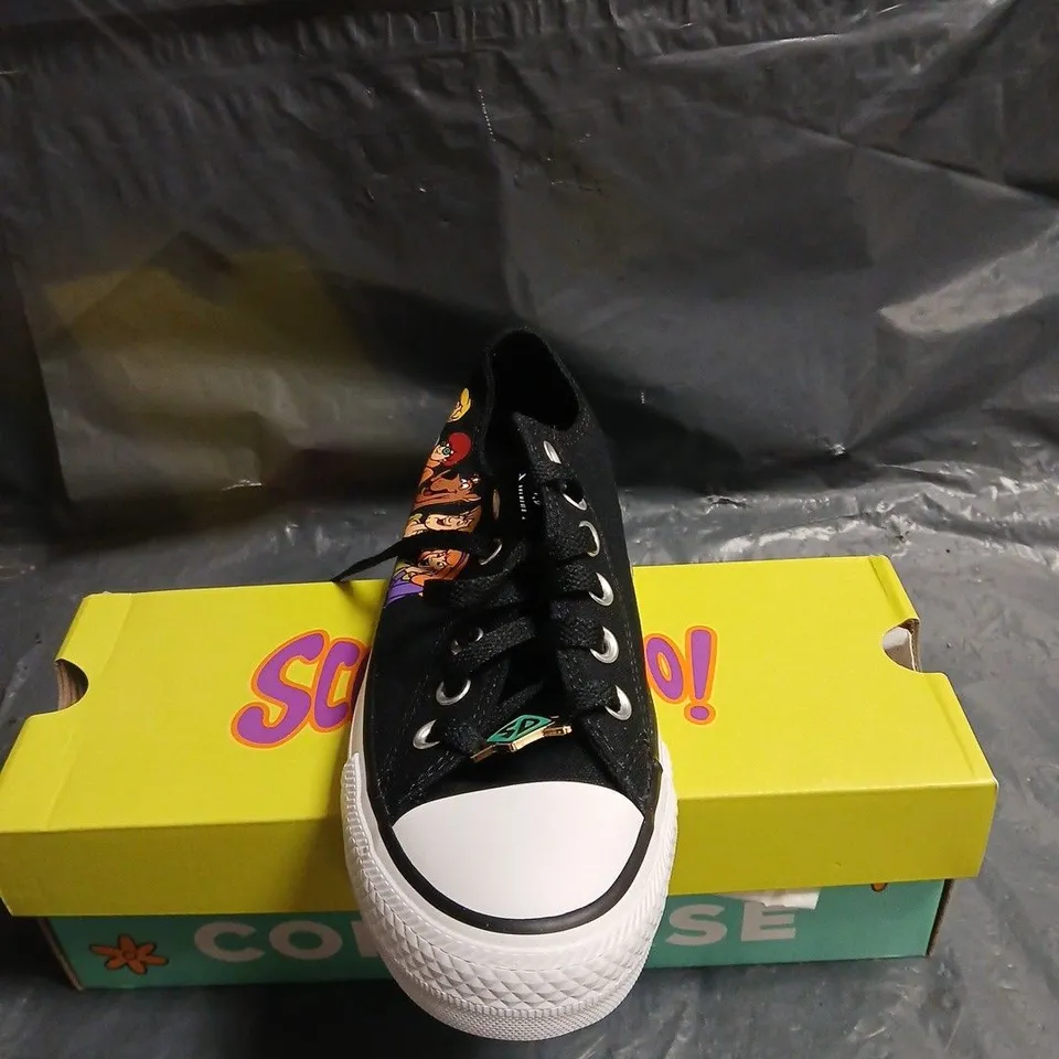 CONVERSE BLACK CANVAS LOW-TOP SNEAKERS WITH CARTOON PRINT – BOXED UK 5.5