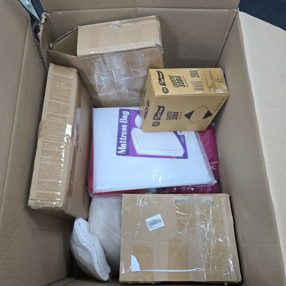 BOX OF APPROXIMATELY 15 ASSORTED HOUSEHOLD ITEMS TO INCLUDE REFLECTIVE RADIATOR FOIL, WIRELESS KEYBOARD CASE AND RUG UNDERLAY 