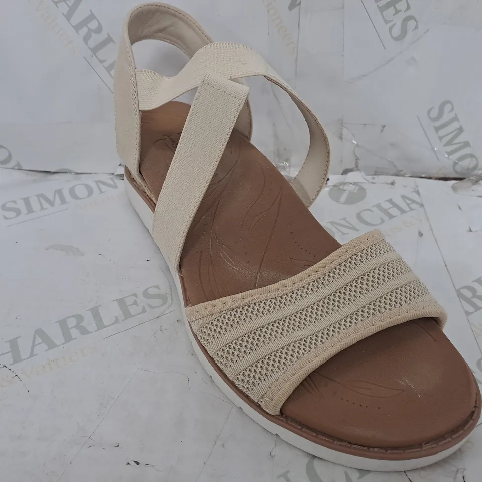 SKECHERS ARCH FIT BEACH KISS BOHO BEYOND SANDAL IN CREAM - SIZE 4 