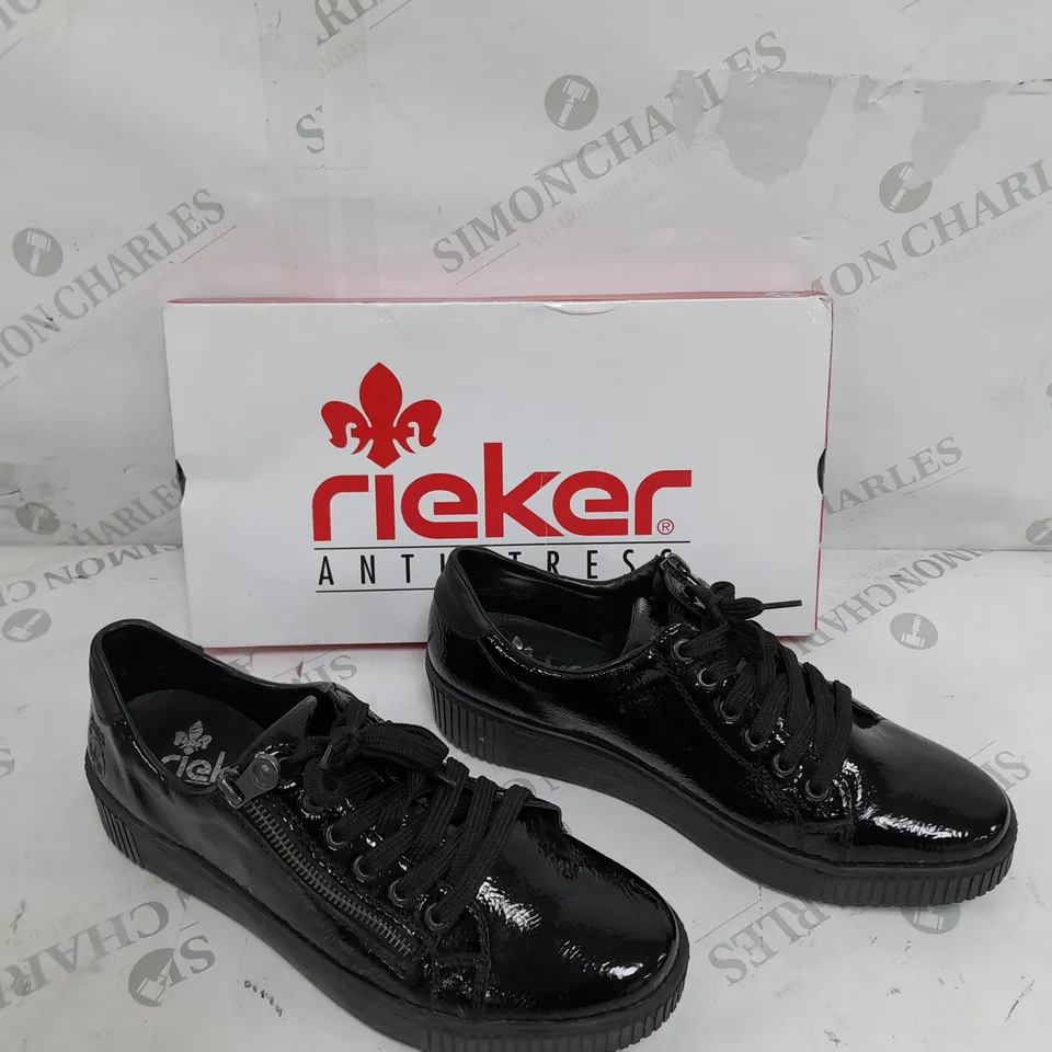 BOXED PAIR OF RIEKER TRAINERS WITH ZIP IN BLACK UK SIZE 6.5