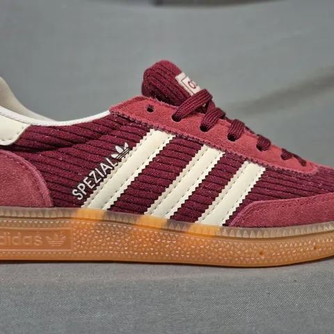 BOXED PAIR OF ADIDAS HANDBALL SPEZIAL SHOES IN RED/WHITE UK SIZE 5