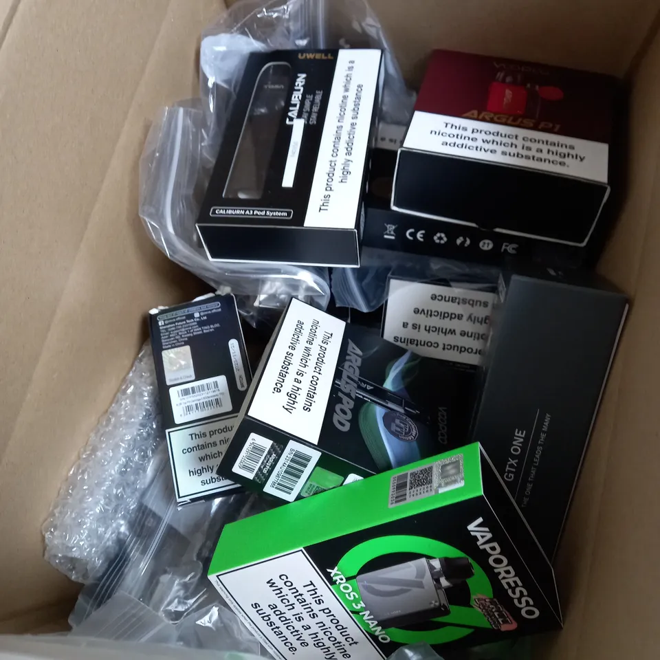 APPROXIMATELY 20 VAPES & E-CIGARETTES TO INCLUDE - VOOPOO - VAPORESSO  - UWELL