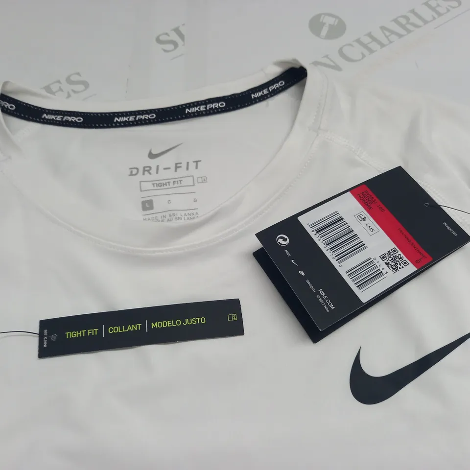 NIKE PRO WHITE T-SHIRT - L