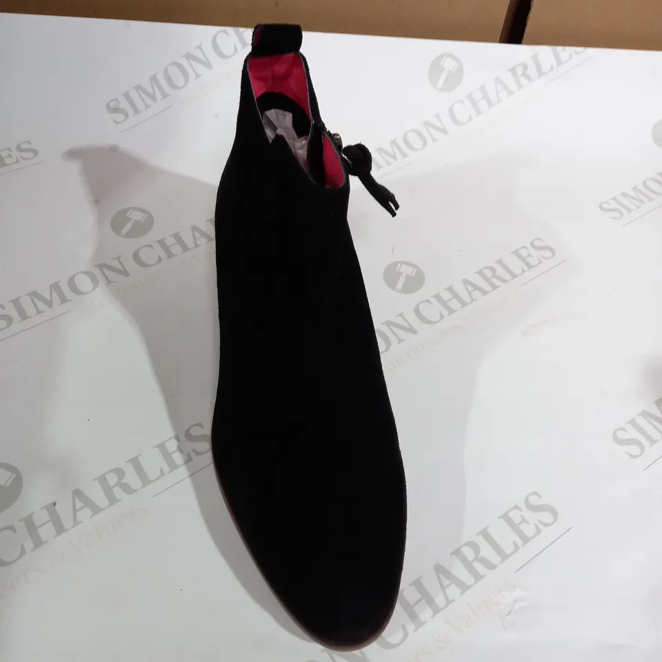 BLACK  STUFF WILLOW SUEDE ANKLE BOOT SIZE 3