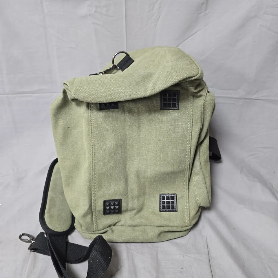 OLIVE GREEN CANVAS BAG WITH MULTIPLE ZIP COMPARTMENTS 