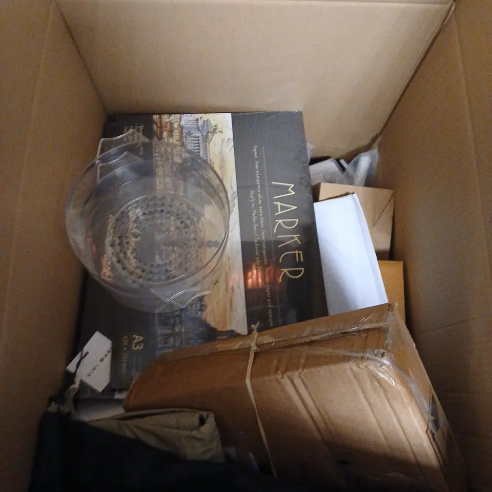 BOX OF APPROXIMATELY 15 ASSORTED HOUSEHOLD ITEMS TO INCLUDE PAINTING PAPER PADS, TOTE BAG AND COCKTAIL GLASSES