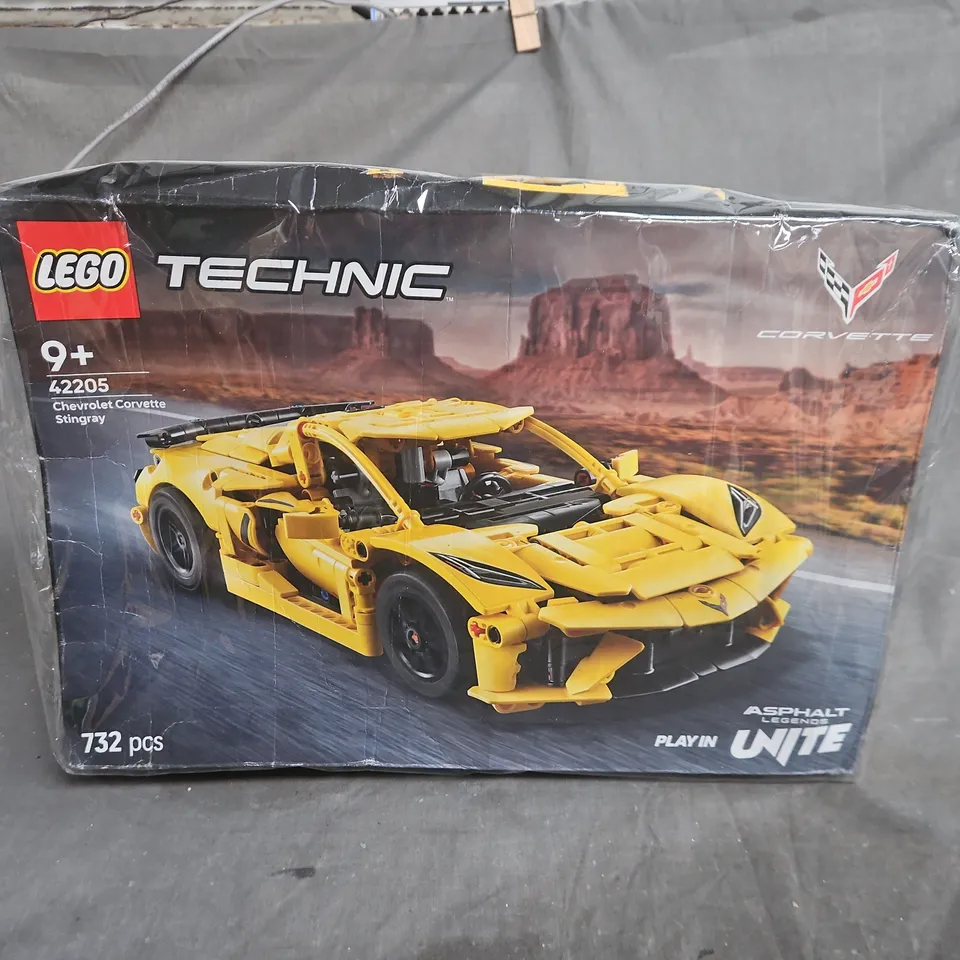 LEGO TECHNIC CHEVROLET CORVETTE STINGRAY – BOXED - 42205