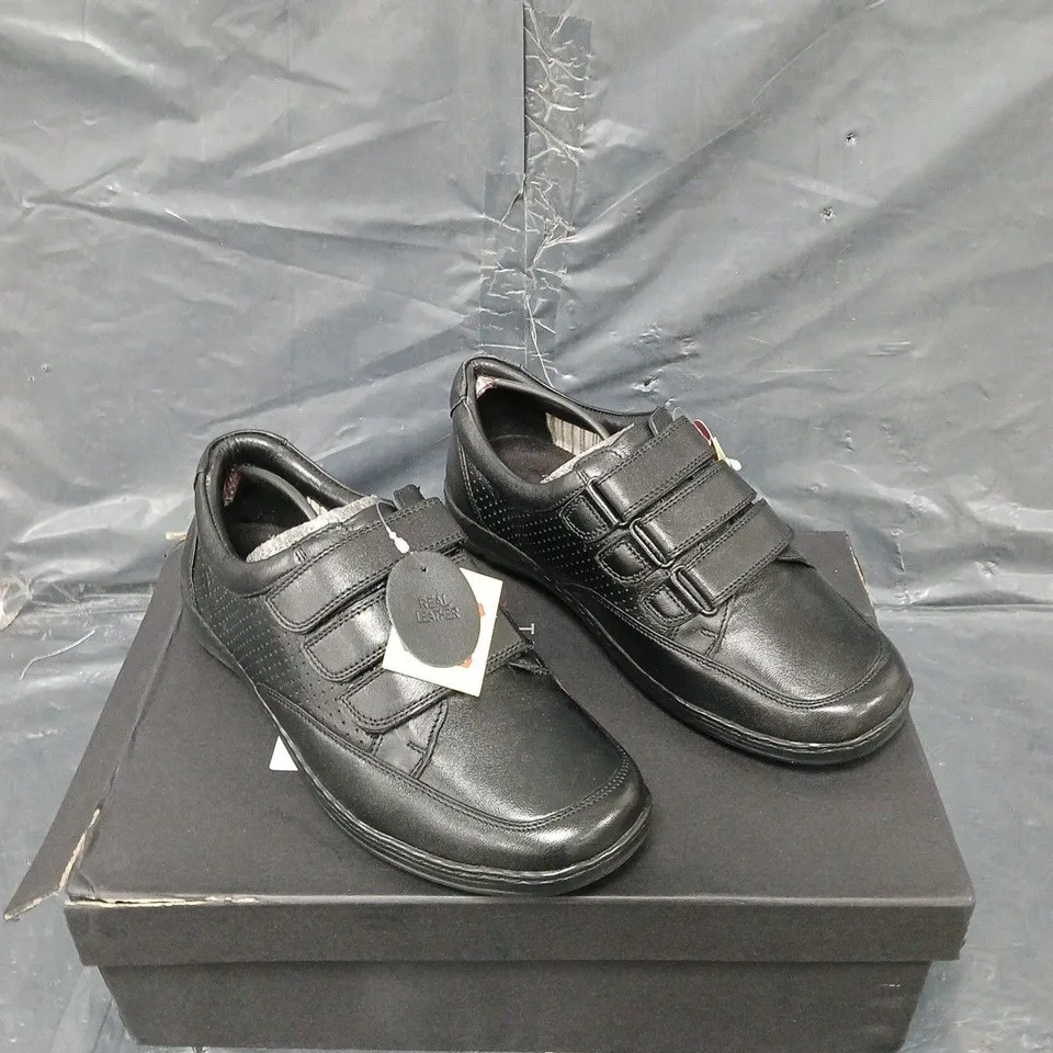 BOXED PAIR OF TRUSTYLE BLACK VELCRO SHOE UK 6