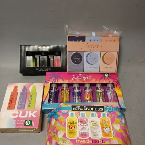 BOX OF APPROX 5 ASSORTED COSMETIC BOXSETS TO INCLUDE - TED BAKER BODY SPRAY COLLECTION - FCUK BODY MIST TRIO - TREACLEMOON BATH AND SHOWER GEL - ETC