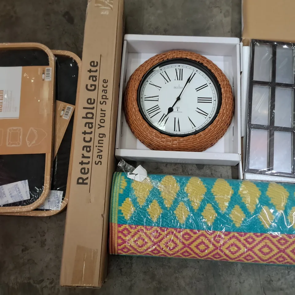 LOT OF ASSORTED HOUSEHOLD ITEMS TO INCLUDE STORAGE BASKETS, WALL CLOCK AND RETRACTABLE GATE 