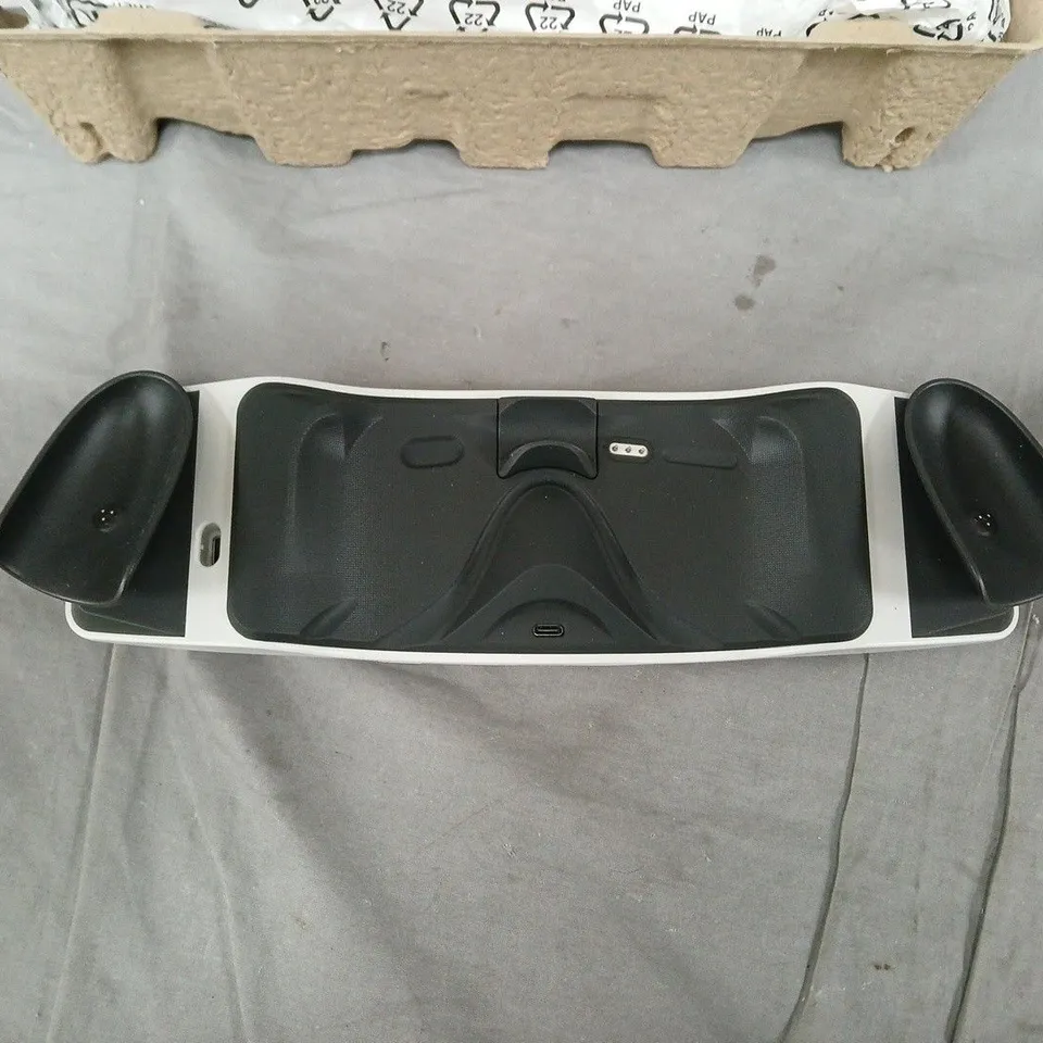 BOXED POWERA LICENSED CHARGING STATION FOR META QUEST 3