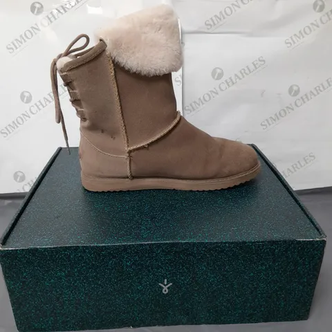 EMU AUSTRALIA LADIES BEIGE WATERPROOF ANKLE BOOTS SIZE 7