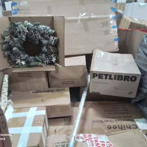 PALLET CONTAINING VARIOUS ASSORTED ITEMS TO INCLUDE: PAPER SHREDDERS, CHRISTMAS DECORATION, PET FEEDER HAMMOCK CHAIR AND LOTS MORE UNMARKED BOXED ITEMS 