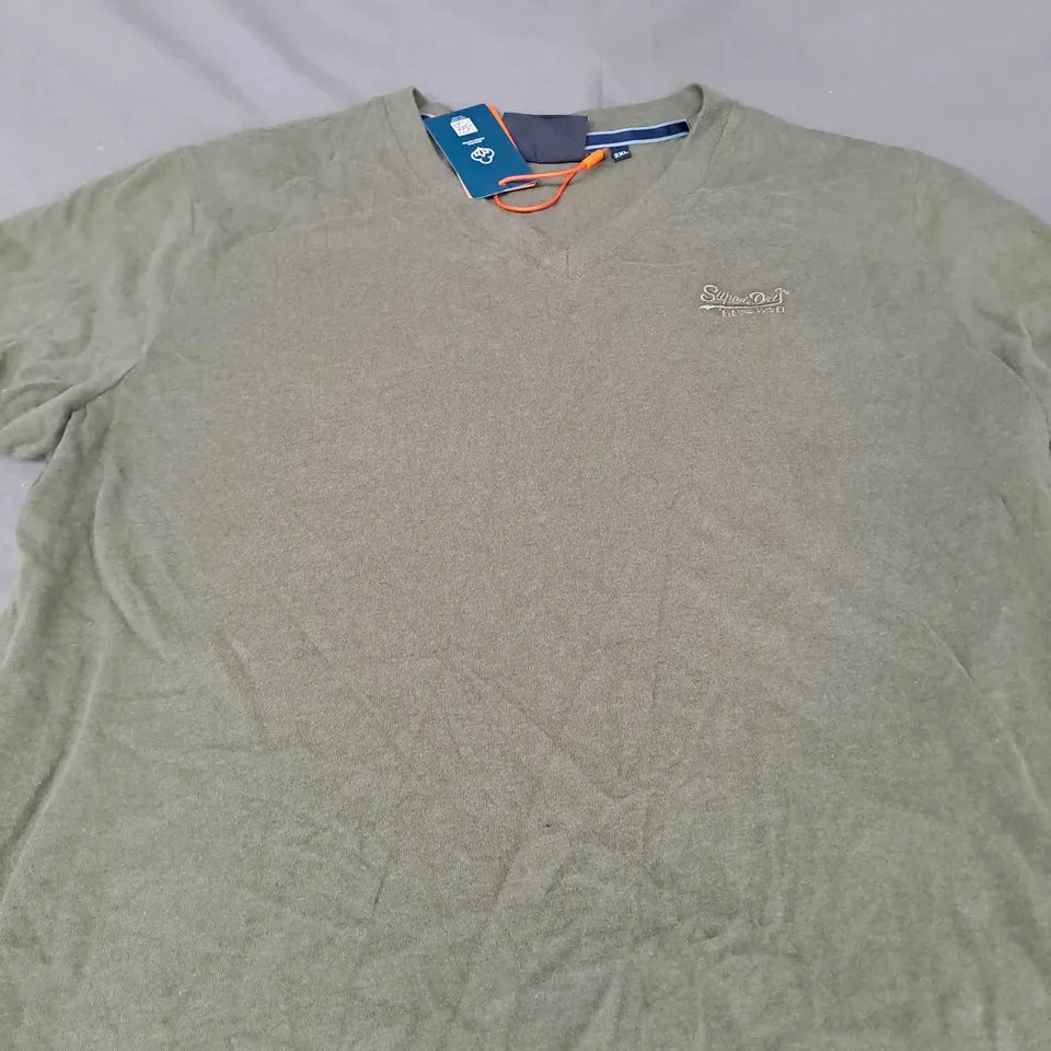SUPERDRY ESSENTIAL LOGO VEE NECK T-SHIRT SIZE XXL