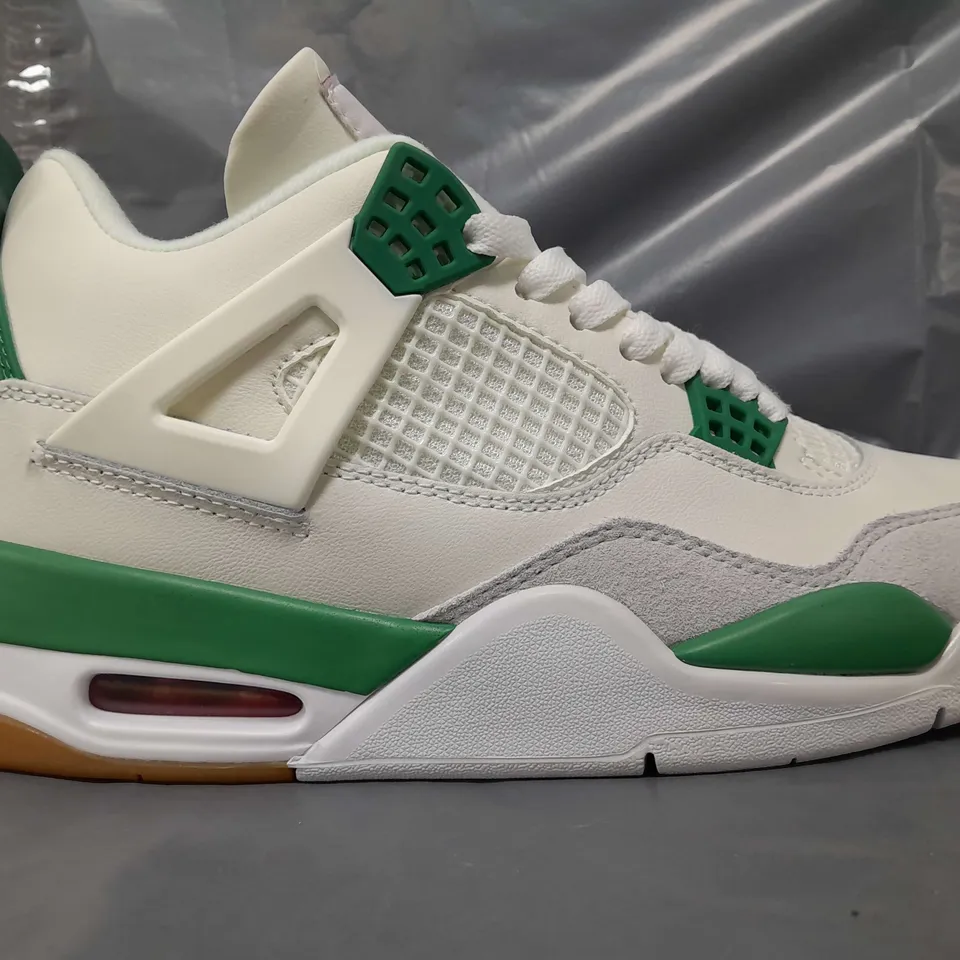 BOXED PAIR OF NIKE AIR JORDAN 4 RETRO SHOES IN SAIL/WHITE/GREEN UK SIZE 8