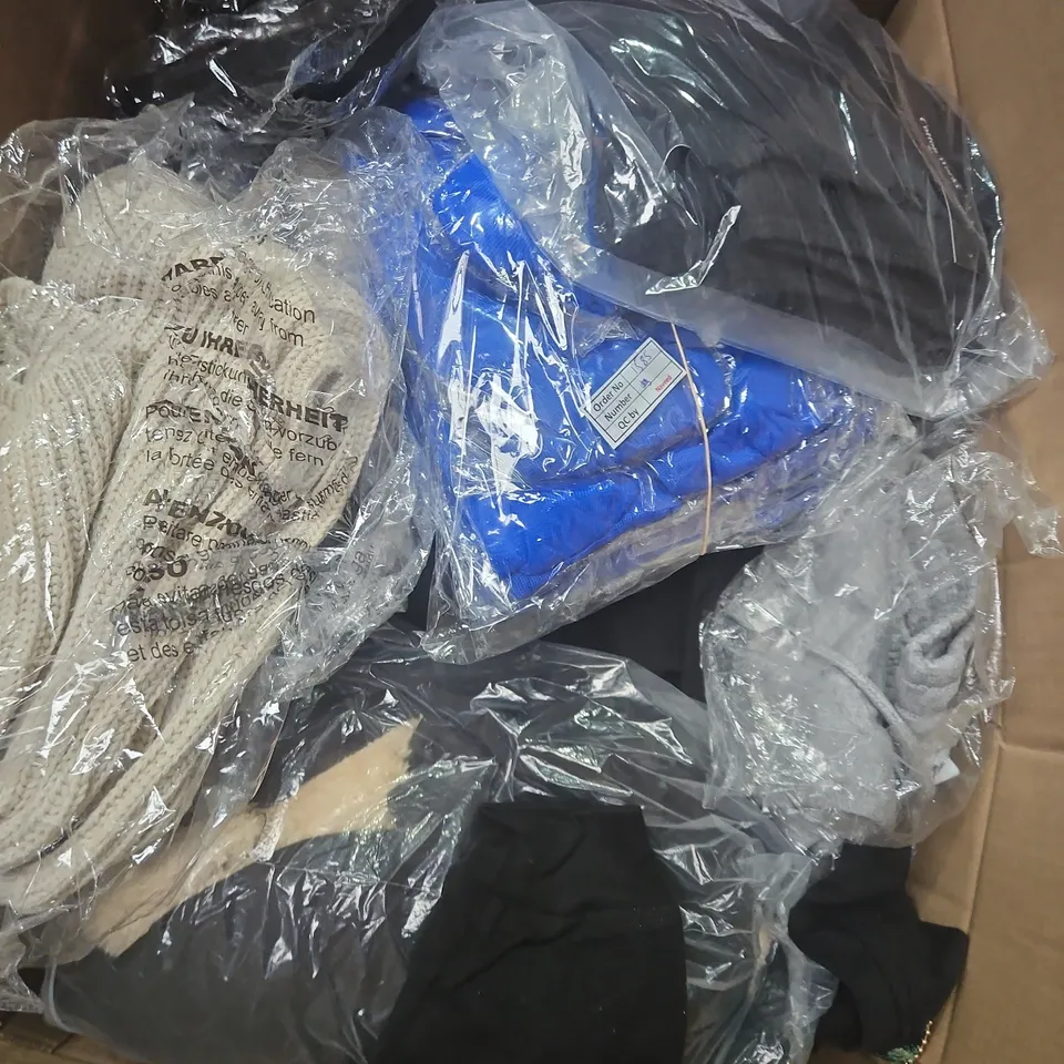 BOX OF ASSORTED CLOTHING ITEMS 