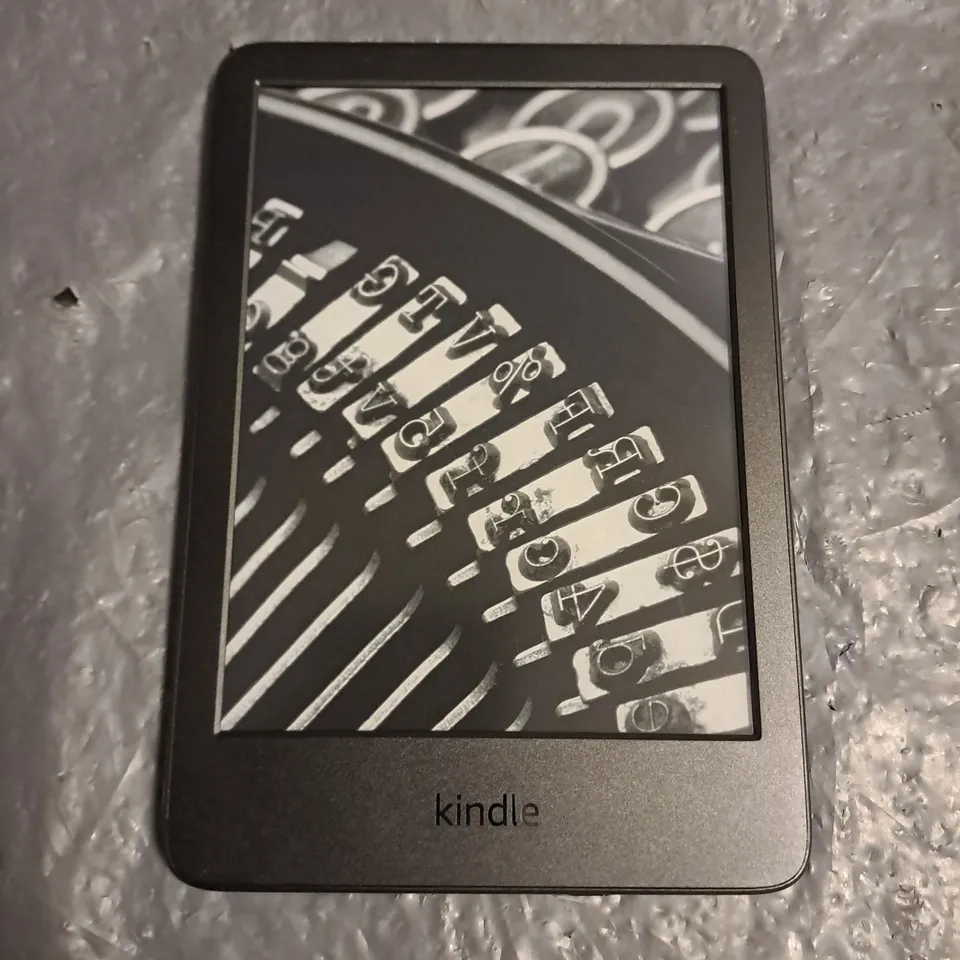 UNBOXED AMAZON KINDLE E-READER - RS23CV