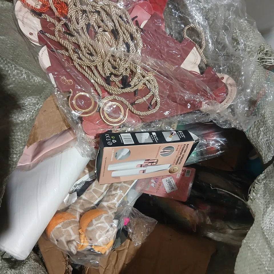 LARGE QUANTITY OF ASSORTED HOUSEHOLD AND ACCESSORIES TO INCLUDE; BATTERY OPERAYED EYEBROW TRIMMER, CRAFT PRODUCTS AND DECORATIVE TILES