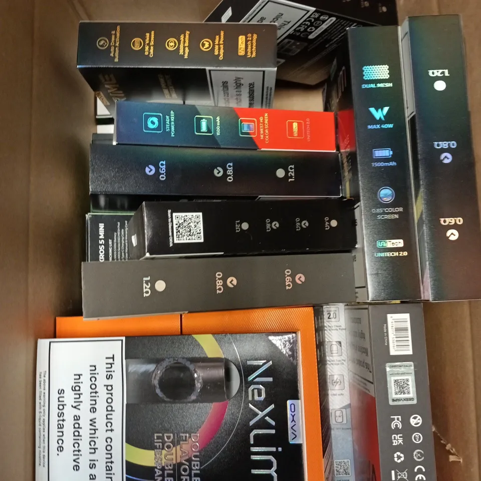 APPROXIMATELY 15 ASSORTED E-CIGARETTE PRODUCTS TO INCLUDE - INNOKIN, VOOPOO, FREEMAX ETC 